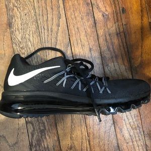 Never worn size 6 women’s Nike shoe!